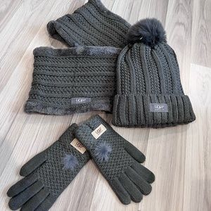 Ugg hat scarf and gloves matching set!